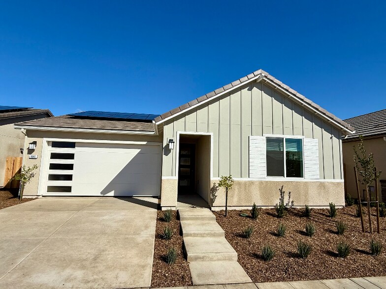 Building Photo - 1641 Bloom Ave