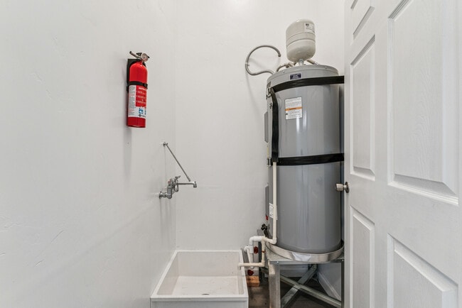 Building Photo - 911