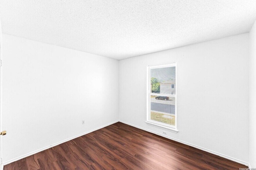 Building Photo - 7568 Windsor Oaks