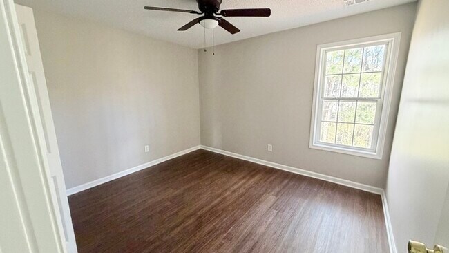 Building Photo - 4BR Home with High Ceilings & Main-Level Suite In Hillgrove District