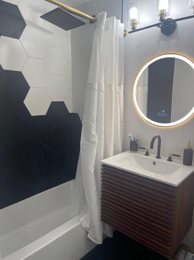 Building Photo - 4800 S Chicago Beach Dr