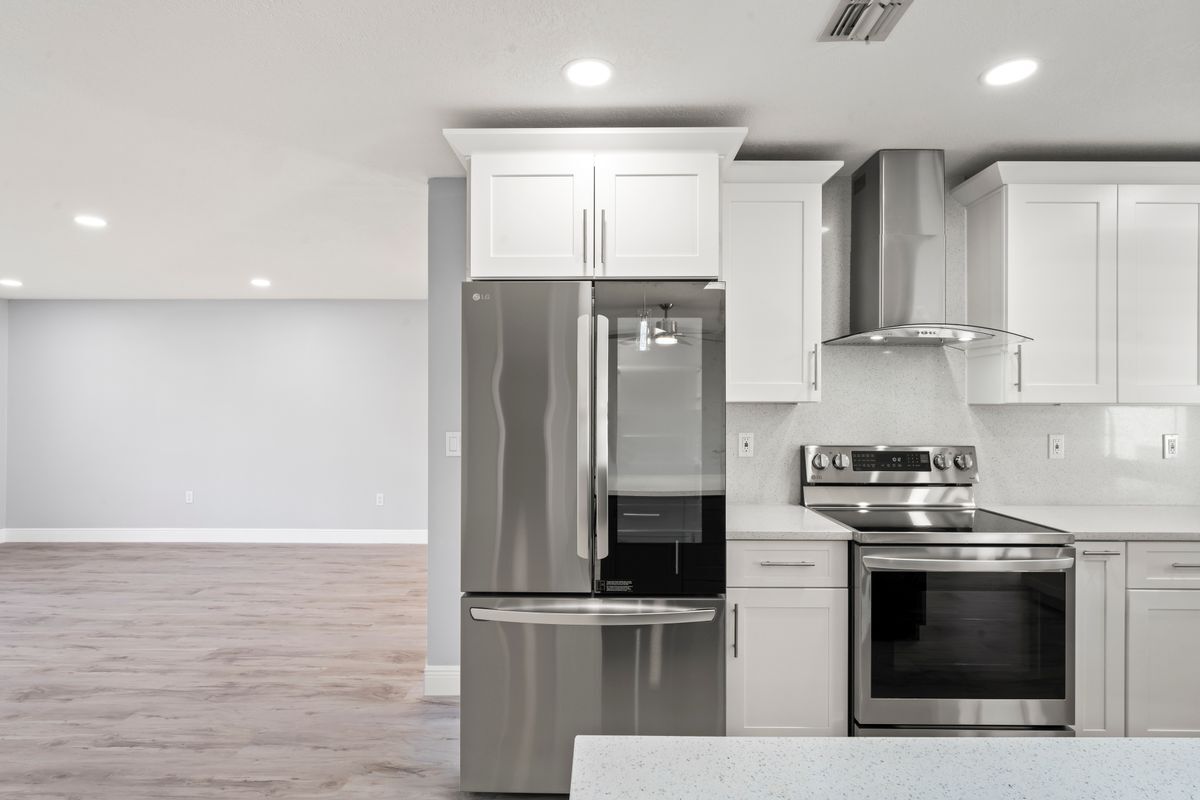 Building Photo - 8312 Roxboro Dr