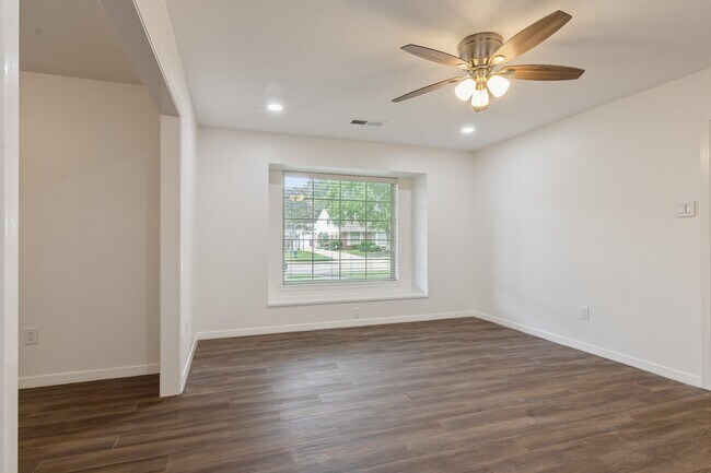 Building Photo - 5647 Lymbar Dr