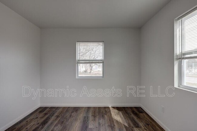 Building Photo - 509 E Quincy St