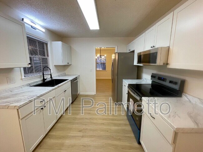 Building Photo - 300 Quincannon Rd