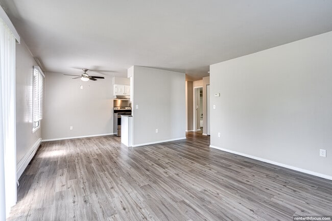 Building Photo - 2405 Honey Lou Ct