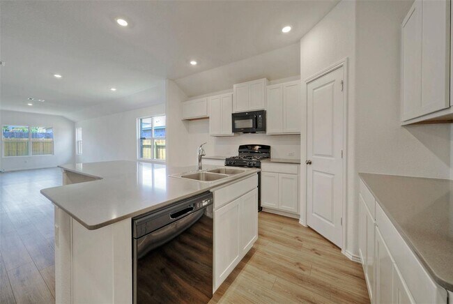 Building Photo - 108 Montego St