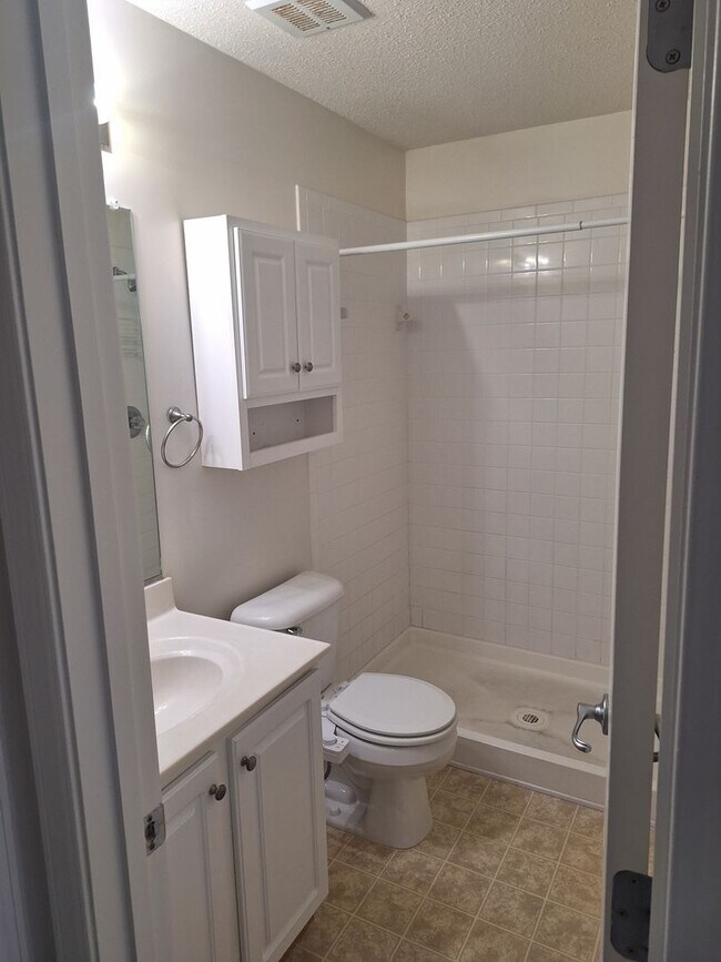 Building Photo - 2 bedroom/ 2 bathroom- Braemar Creek