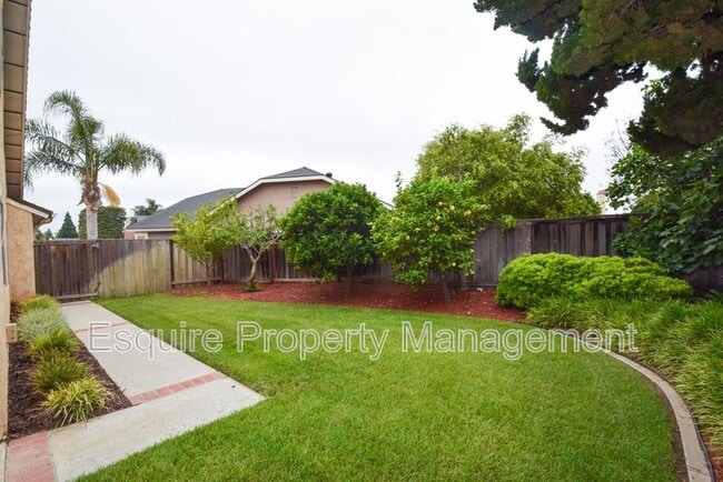 Building Photo - 887 Yearling Ct