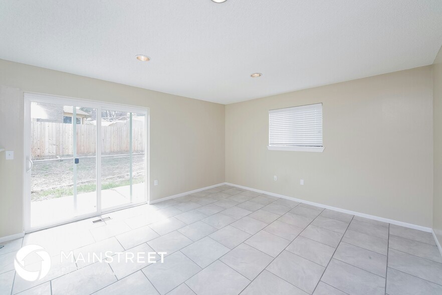 Building Photo - 8563 Dover Ct