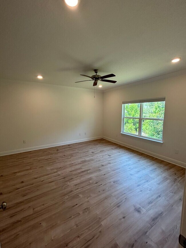 Building Photo - Beautiful 4 Bedroom Home in Point Washington!