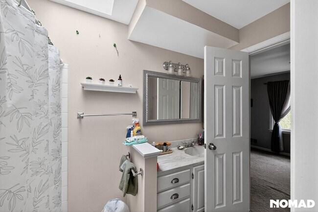 Building Photo - Spacious 4BR House in Germantown