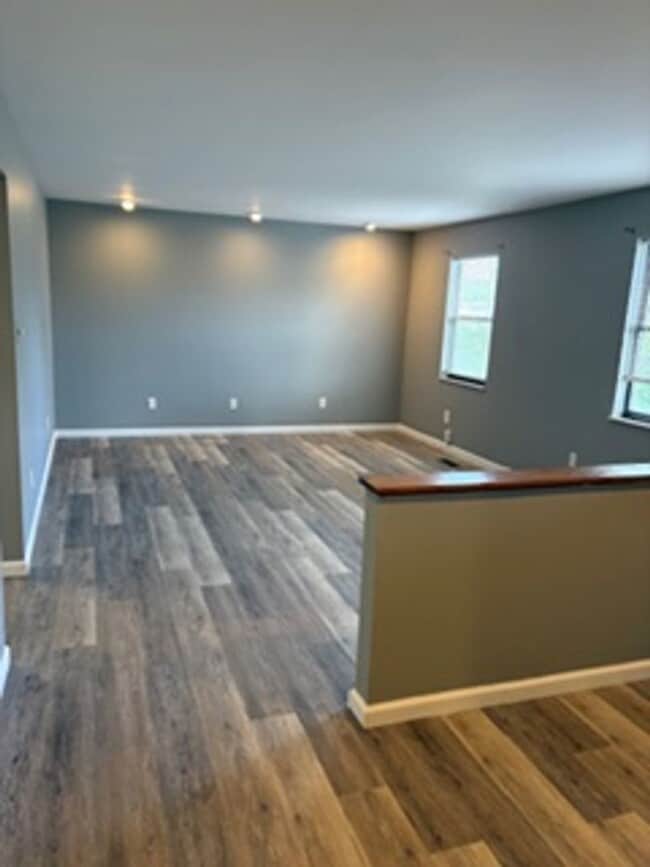 Building Photo - Maryville 37804 - 2 Bedroom Condo Close to I-140 (Pellissippi Parkway) Alcoa City services - Debr...