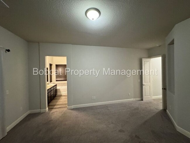 Building Photo - 925 Cranfield Ct