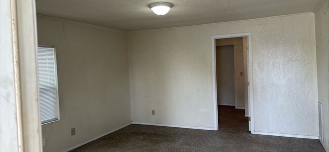 Building Photo - 1216 W James Ave