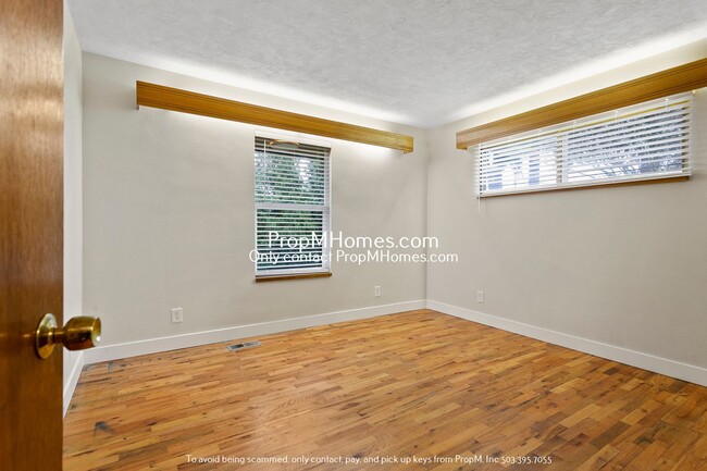 Building Photo - Stunning 3-Bedroom Mid-Century Modern Home...