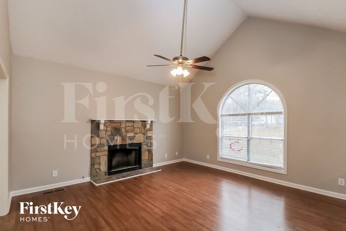 Building Photo - 2570 Paul Thomas Dr