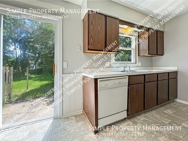 Building Photo - 770 Coleman St SE