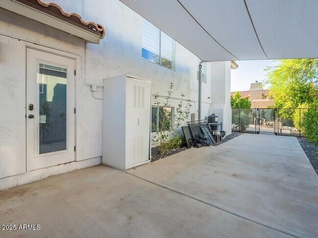 Building Photo - 4748 E Redfield Rd