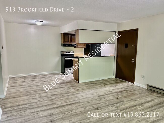 Building Photo - 913 Brookfield Dr