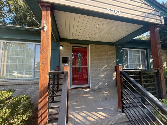 Building Photo - 3761 E 39th Pl