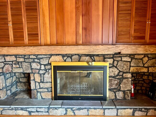 Building Photo - 524 Saybrook Rd