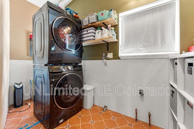 Building Photo - 303 Brentwood St