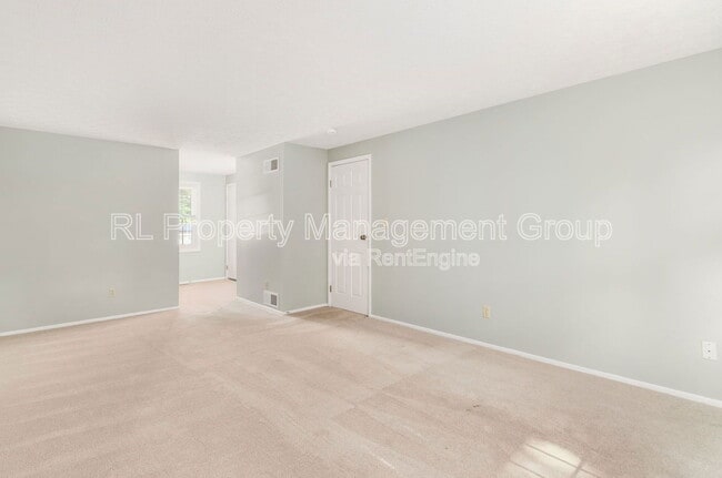 Building Photo - 66 Haddam Pl E