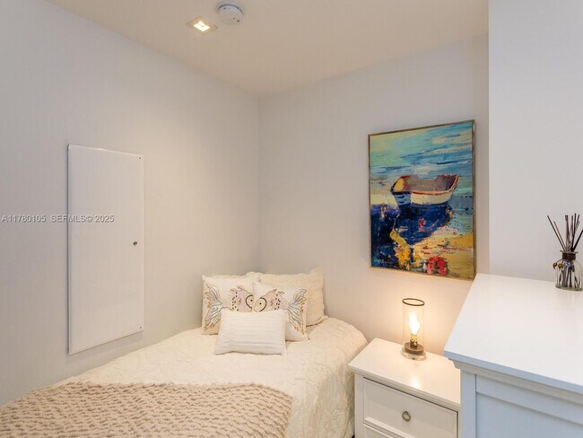 Building Photo - 16901 Collins Ave