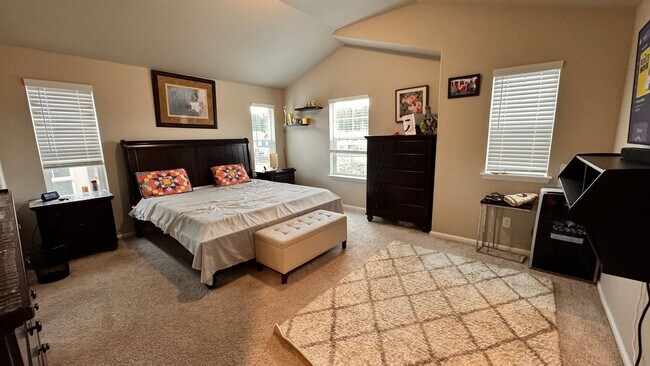 Building Photo - Beautiful 5 Bedroom Home Ten Trails Black ...
