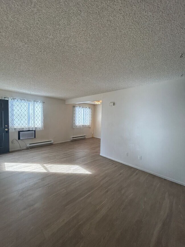 Building Photo - Two Bedroom Condo With One Car Garage Available For Rent In Longmont