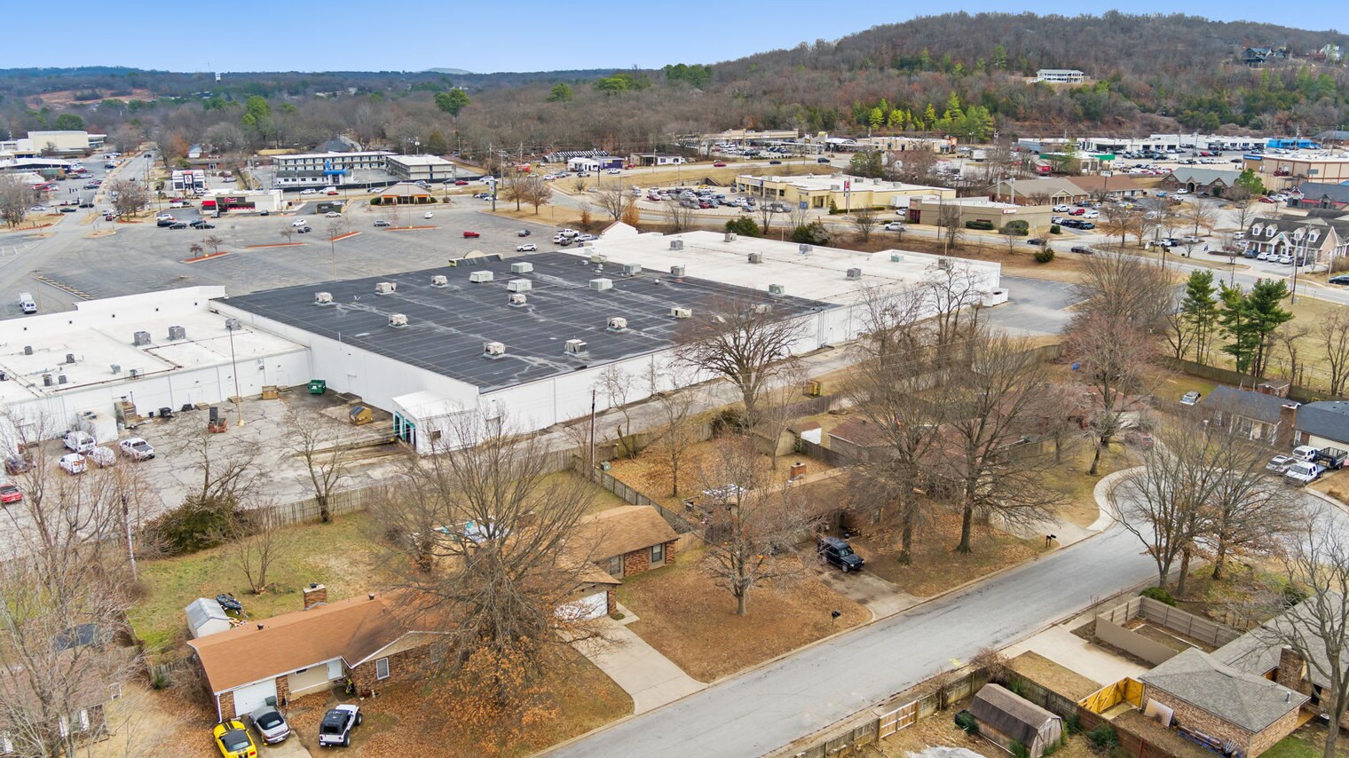 Building Photo - 3028 N Malinda Dr