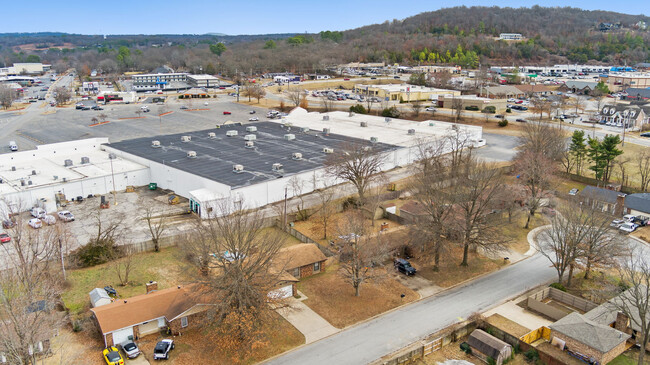 Building Photo - 3028 N Malinda Dr