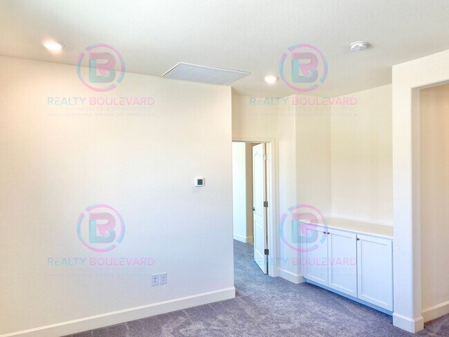Building Photo - 1127 Winter Hawk Wy