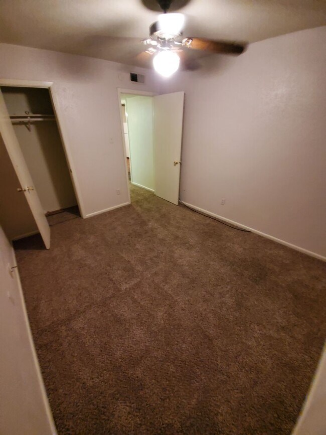 Building Photo - 1606/1608 Cloverdale