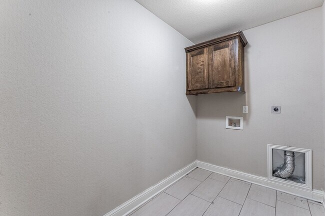 Building Photo - 2091 Eagle Dr