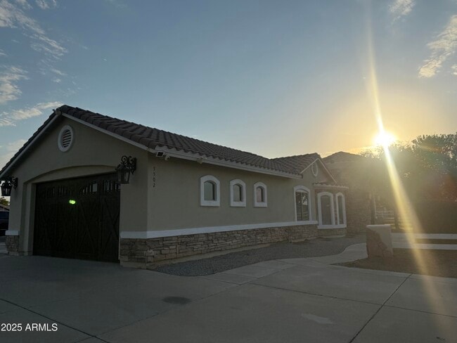 Building Photo - 5502 N 105th Ln