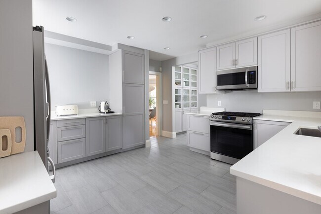 Building Photo - 17 Willow St