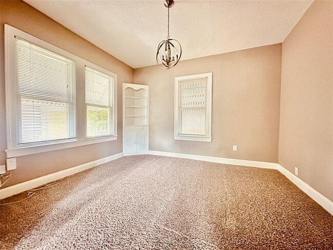 Building Photo - 916 E 37th St