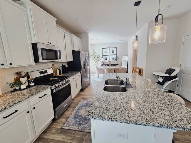 Building Photo - 698 Oak Br Pl