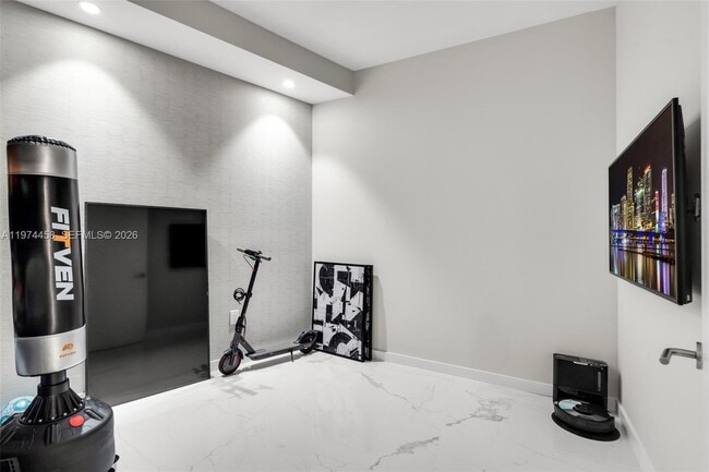 Building Photo - 851 NE 1st Ave