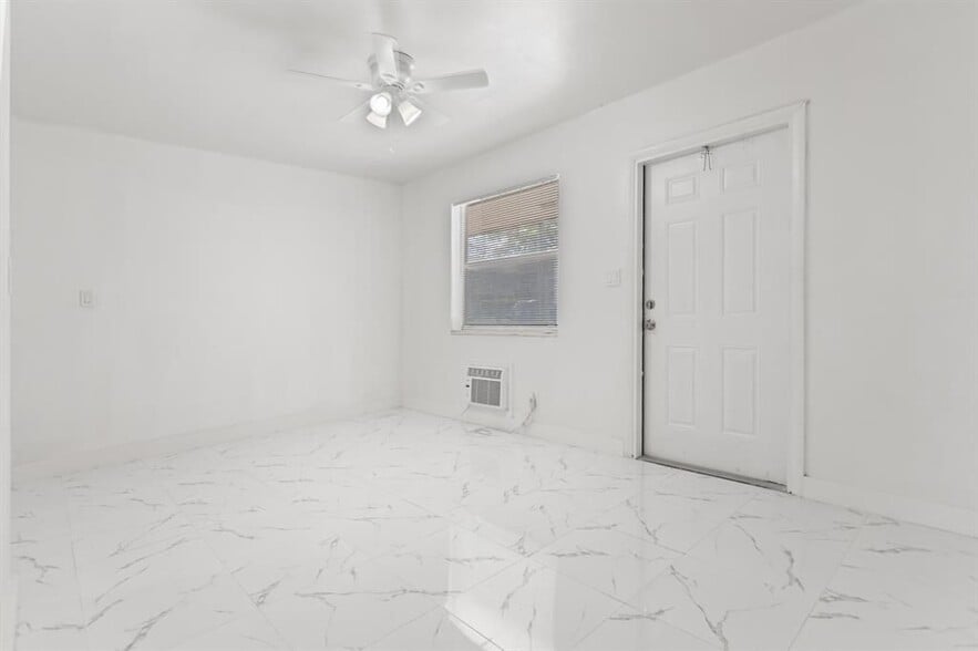 Building Photo - 804 NW 2nd Ave