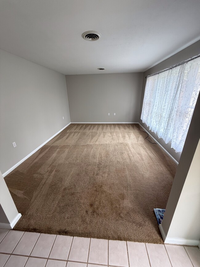 Building Photo - 413 Briarmont Dr