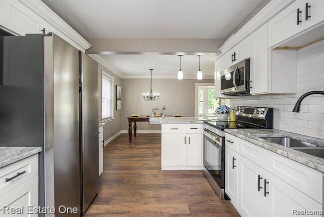 Building Photo - 51275 W Seven Mile Rd