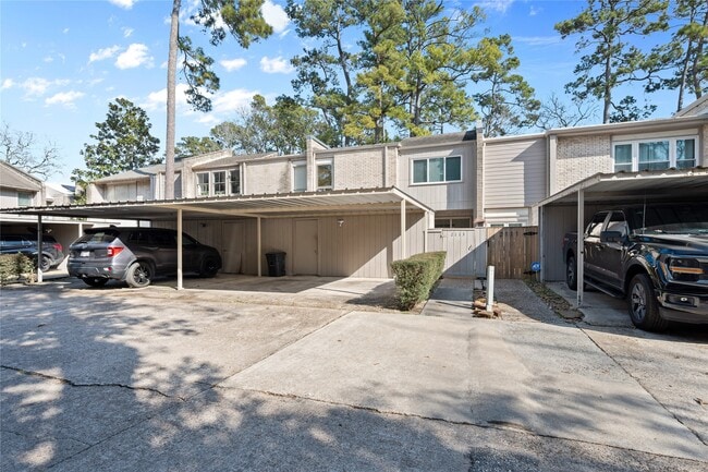 Building Photo - 2113 Lake Village Dr