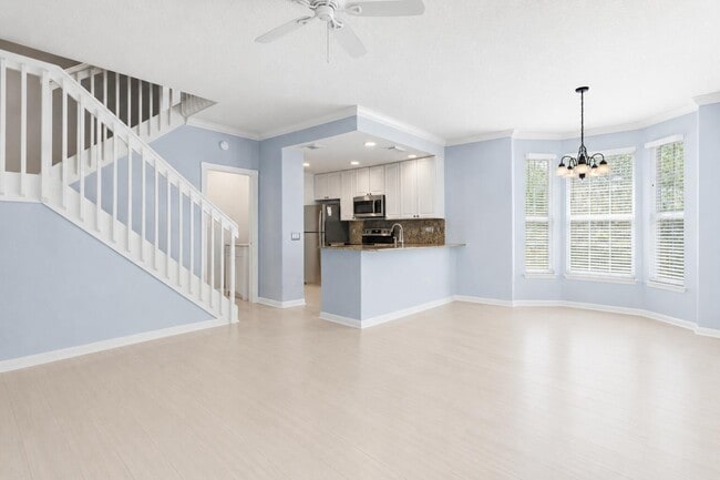 Building Photo - 246 Iris Dr