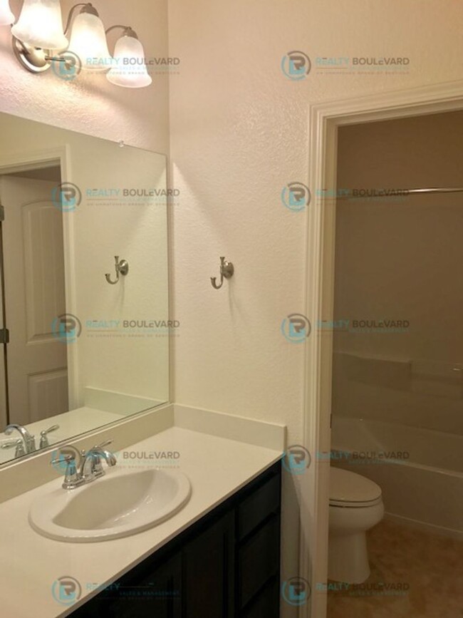 Building Photo - Beautiful 3-Bedroom Home in South Meadows ...