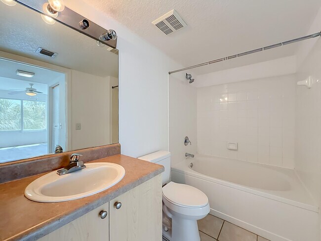 Building Photo - 1119 Villa Cir