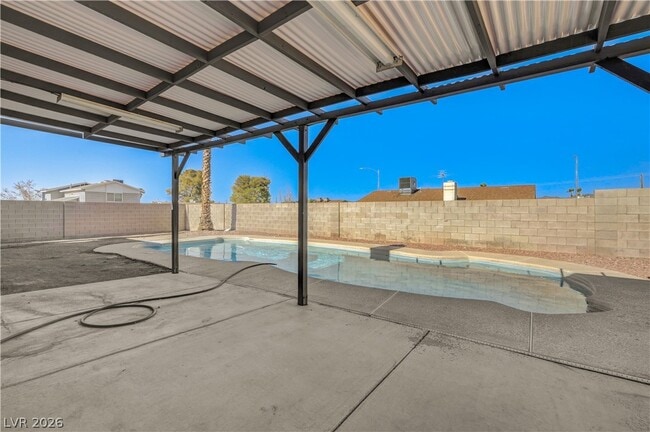 Building Photo - 707 Honeybee Ct