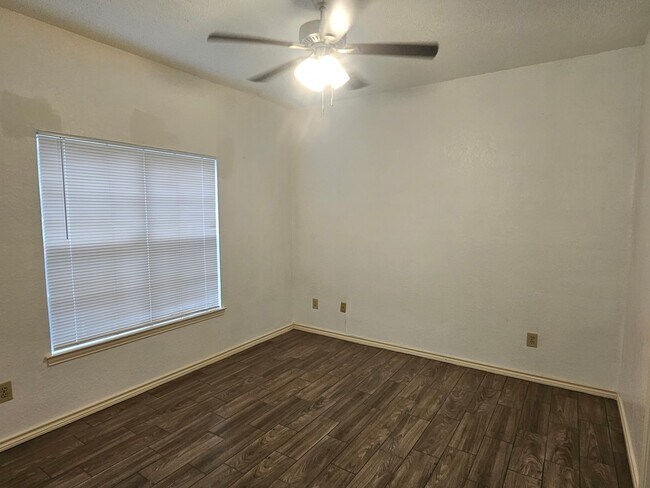 Building Photo - 3609 W Northgate Dr